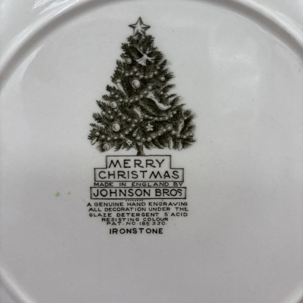 Vintage Johnson Bros Merry Christmas Dinner Plate Scalloped Edge 10.5